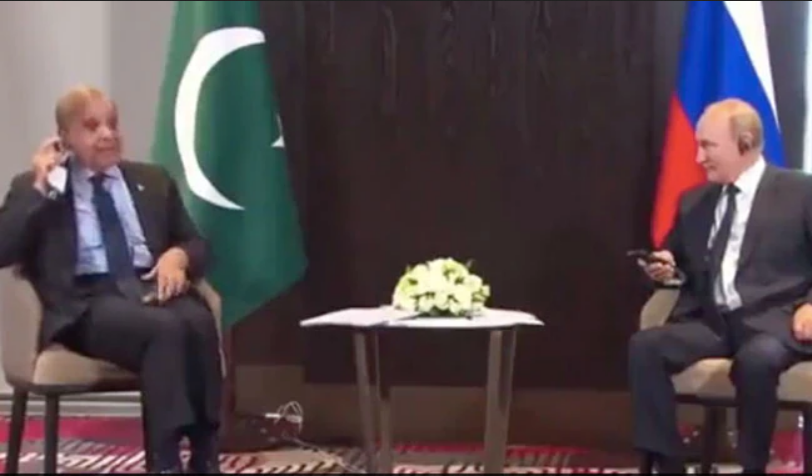 Putin laughs as Pak PM struggles with headphones during meeting; video ...